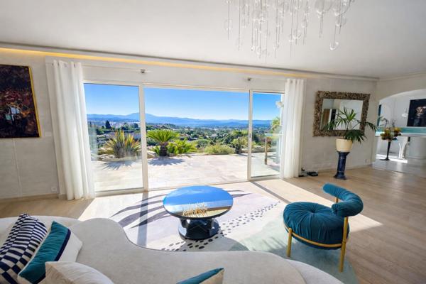Hyères (83400) HYERES - MAGNIFIQUE MAISON EN POSITION DOMINANTE - VUE PANORAMIQUE - PISCINE AVEC CASCADE