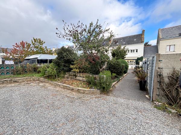 Maison Donges proche toutes commodités 4 chambres + bureau de 155.76 m2, jardin clos et un grand garage environ 80m² aux portes de SAINT-NAZAIRE / MONTOIR DE BRETAGNE