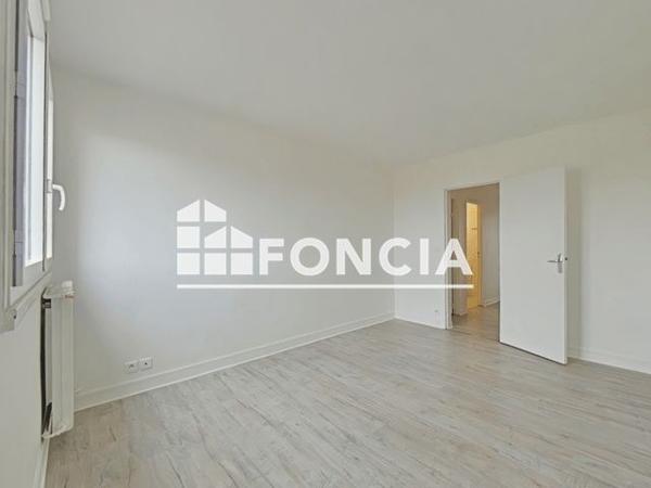 Location Appartement 3 pièces 74.1 m² - 4BIS, 6 à 12 PLACE CARNOT, 10 à 30 RUE DU GENERAL GALLIENI, ET RUE PIERRE TIMBAUD Rosny Sous Bois 93110