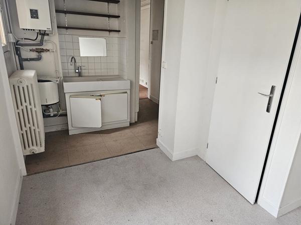 Exclusivité Guy Hoquet Rillieux - CREPIEUX LA PAPE - 3 rue des Verchères - Local professionnel à transformer en habitation