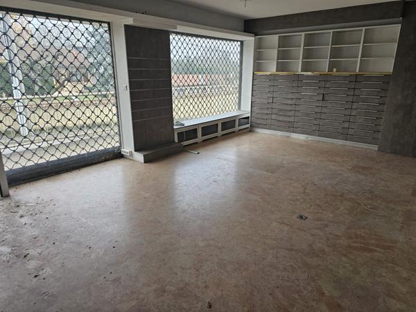 Exclusivité Guy Hoquet Rillieux - CREPIEUX LA PAPE - 3 rue des Verchères - Local professionnel à transformer en habitation