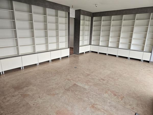 Exclusivité Guy Hoquet Rillieux - CREPIEUX LA PAPE - 3 rue des Verchères - Local professionnel à transformer en habitation