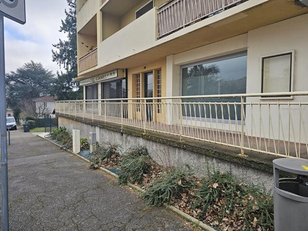 Exclusivité Guy Hoquet Rillieux - CREPIEUX LA PAPE - 3 rue des Verchères - Local professionnel à transformer en habitation