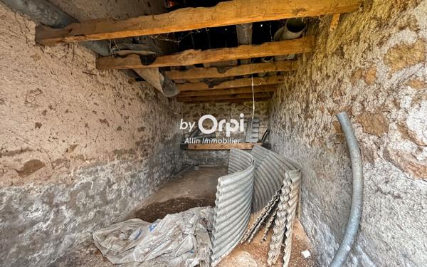 Maison à vendre    1 pièce •  Beaune-d'Allier