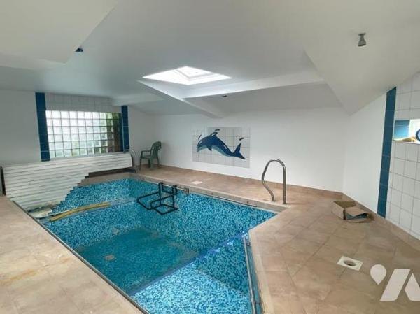 LAVAL, Maison avec piscine