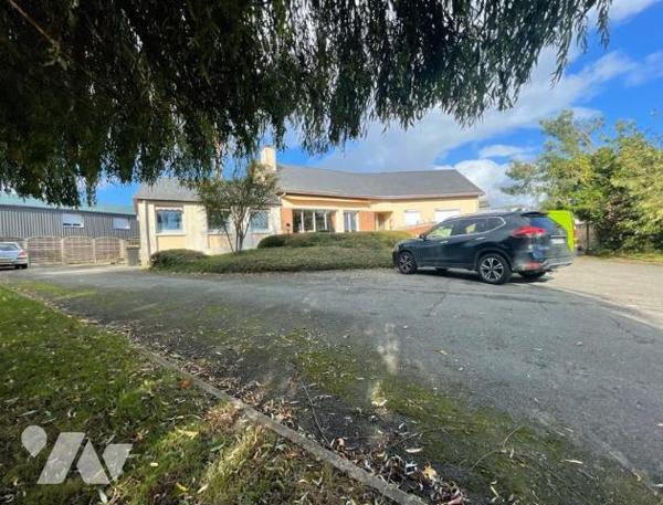 LAVAL, Maison avec piscine