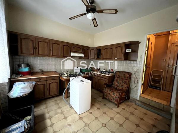 BIEN À FORT POTENTIEL PARFAIT POUR UNE FAMILLE , PROJET DE RÉNOVATION OU INVESTISSEURS .MAISON 95M2 AVEC GARAGE 36M2 ET JARDIN