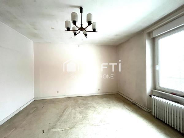 BIEN À FORT POTENTIEL PARFAIT POUR UNE FAMILLE , PROJET DE RÉNOVATION OU INVESTISSEURS .MAISON 95M2 AVEC GARAGE 36M2 ET JARDIN