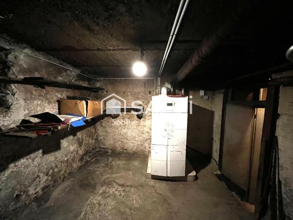 BIEN À FORT POTENTIEL PARFAIT POUR UNE FAMILLE , PROJET DE RÉNOVATION OU INVESTISSEURS .MAISON 95M2 AVEC GARAGE 36M2 ET JARDIN