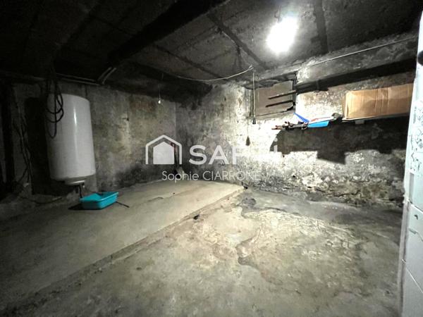 BIEN À FORT POTENTIEL PARFAIT POUR UNE FAMILLE , PROJET DE RÉNOVATION OU INVESTISSEURS .MAISON 95M2 AVEC GARAGE 36M2 ET JARDIN