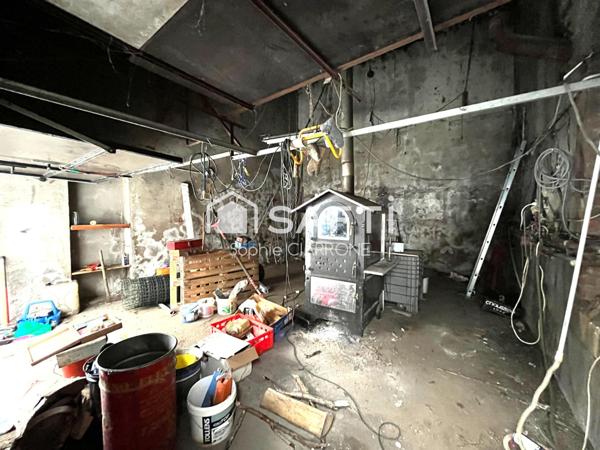 BIEN À FORT POTENTIEL PARFAIT POUR UNE FAMILLE , PROJET DE RÉNOVATION OU INVESTISSEURS .MAISON 95M2 AVEC GARAGE 36M2 ET JARDIN