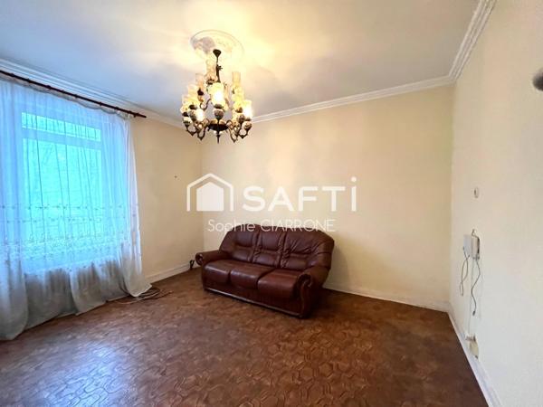 BIEN À FORT POTENTIEL PARFAIT POUR UNE FAMILLE , PROJET DE RÉNOVATION OU INVESTISSEURS .MAISON 95M2 AVEC GARAGE 36M2 ET JARDIN