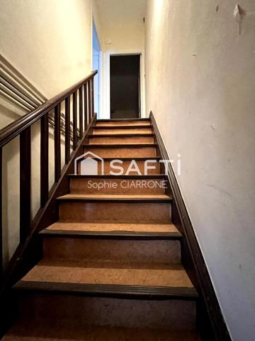 BIEN À FORT POTENTIEL PARFAIT POUR UNE FAMILLE , PROJET DE RÉNOVATION OU INVESTISSEURS .MAISON 95M2 AVEC GARAGE 36M2 ET JARDIN