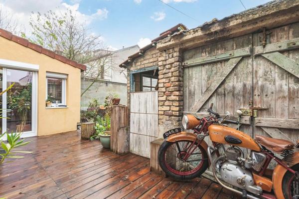 Maison en fond de jardin avec dépendances