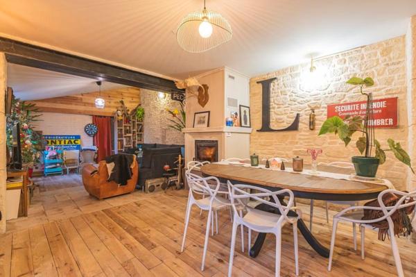 Maison en fond de jardin avec dépendances