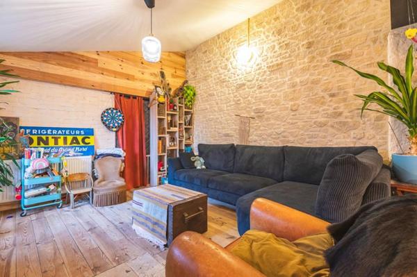 Maison en fond de jardin avec dépendances