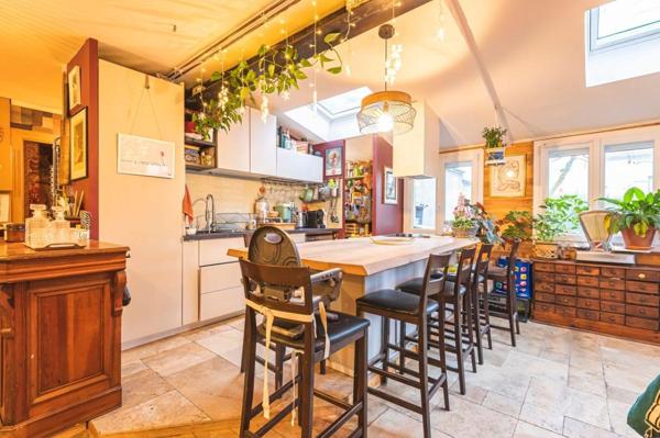 Maison en fond de jardin avec dépendances