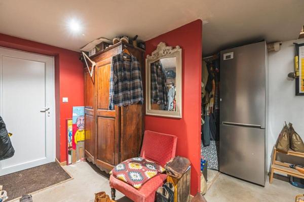 Maison en fond de jardin avec dépendances