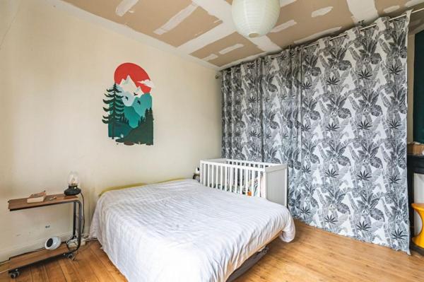 Maison en fond de jardin avec dépendances