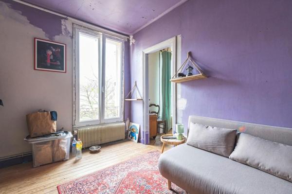 Maison en fond de jardin avec dépendances