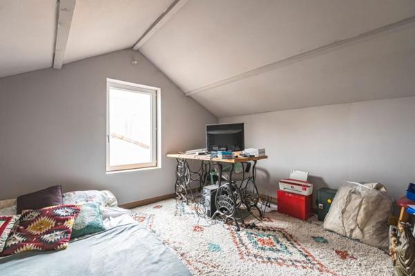 Maison en fond de jardin avec dépendances