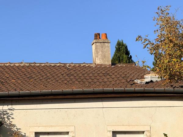 SUCCESSION VACANTE ! Opportunité rare pour les professionnels du bâtiment : Maison à rénover 5 pièces 131 m2 à Arnaville