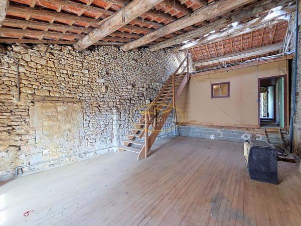 MAISON DE VILLAGE A RÉNOVER Couvertpuis