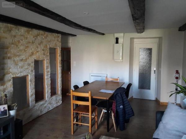 Appartement à louer à Saint-Amour dans le Jura (39160), ref : 01083-L149