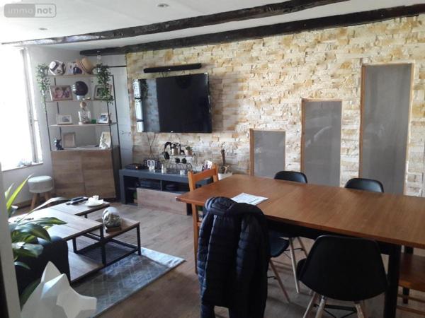 Appartement à louer à Saint-Amour dans le Jura (39160), ref : 01083-L149