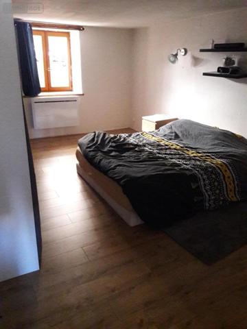 Appartement à louer à Saint-Amour dans le Jura (39160), ref : 01083-L149