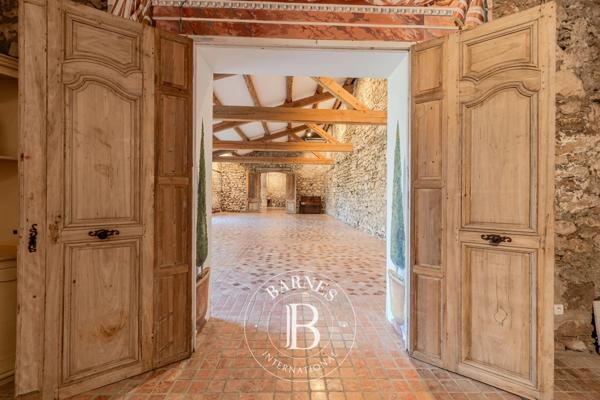 Aix-en-Provence, Local  700 m² à vendre