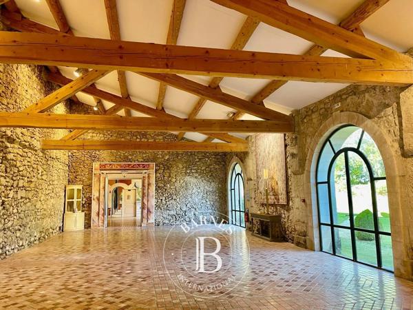 Aix-en-Provence, Local  700 m² à vendre