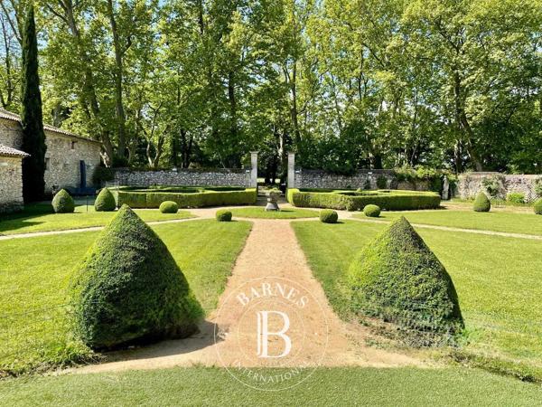 Aix-en-Provence, Local  700 m² à vendre