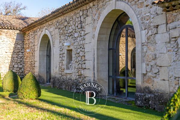 Aix-en-Provence, Local  700 m² à vendre