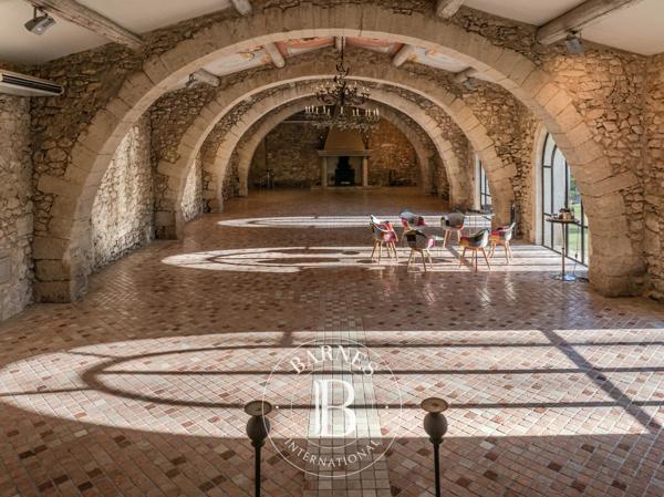 Aix-en-Provence, Local  700 m² à vendre