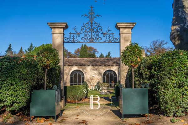 Aix-en-Provence, Local  700 m² à vendre