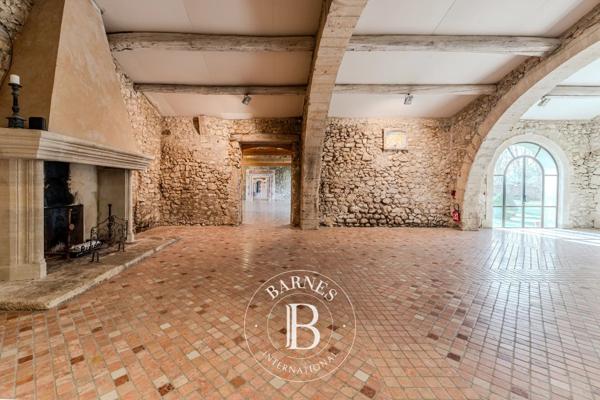 Aix-en-Provence, Local  700 m² à vendre