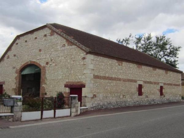 GRANGE EN PIERRES A RENOVER