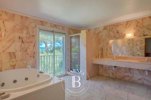 Hyères, Maison 4 Chambres -  320 m² à vendre