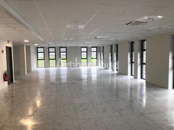 Bureaux à louer à Seclin espaces modernes et parking privatif sur site
