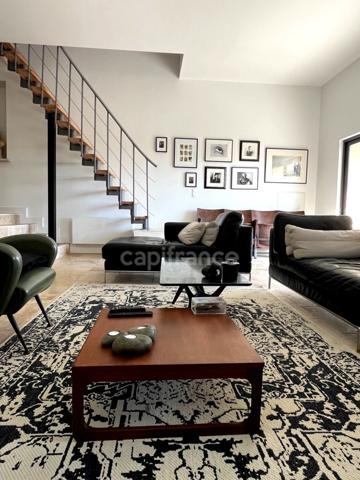 Elégante maison en pierre entièrement restaurée, 4 pièces, au coeur d'un village médiéval (32)