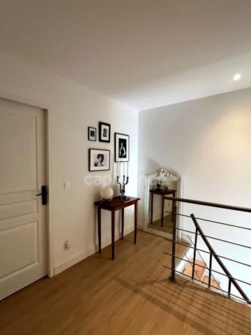 Elégante maison en pierre entièrement restaurée, 4 pièces, au coeur d'un village médiéval (32)