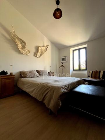 Elégante maison en pierre entièrement restaurée, 4 pièces, au coeur d'un village médiéval (32)