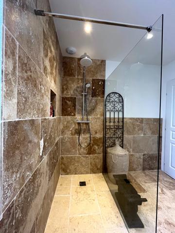 Elégante maison en pierre entièrement restaurée, 4 pièces, au coeur d'un village médiéval (32)