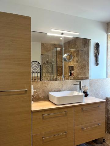 Elégante maison en pierre entièrement restaurée, 4 pièces, au coeur d'un village médiéval (32)