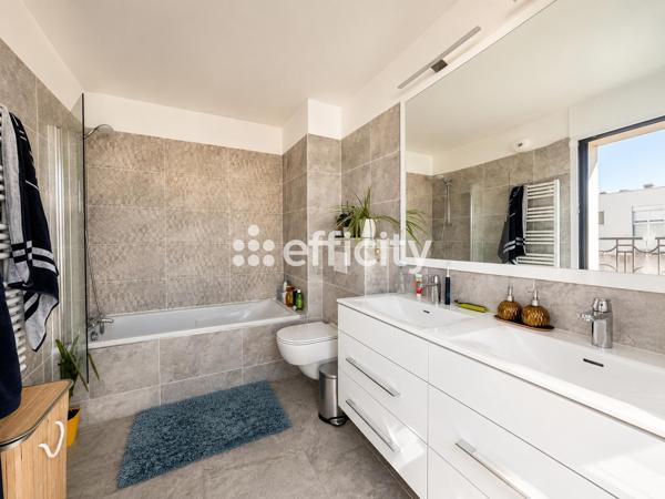 Appartement
         5 pièces
        - 151 m² Bien prestige 1 699 000 € *