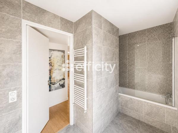Appartement
         5 pièces
        - 151 m² Bien prestige 1 699 000 € *