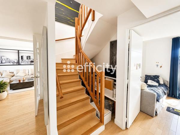 Appartement
         5 pièces
        - 151 m² Bien prestige 1 699 000 € *