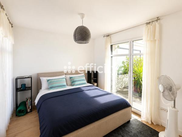 Appartement
         5 pièces
        - 151 m² Bien prestige 1 699 000 € *