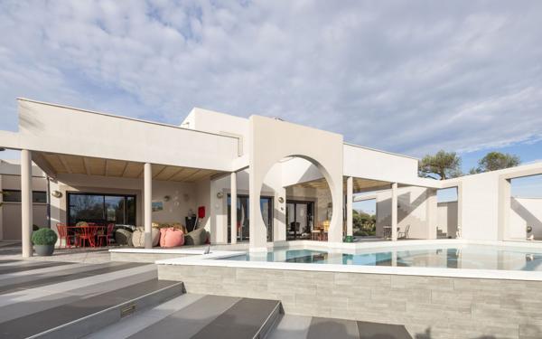 Maison à vendre    7 pièces •  Nîmes